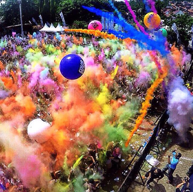 RunColorPartyID's tweet photo. TANGERANG-BEKASI >> Jangan mau kelewatan event ini, kapan lagi kami mampir di kota kalian #RunColorParty http://t.co/vfIywDGFN1