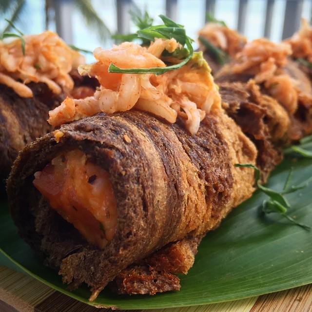 FrolicHawaii's tweet photo. @SPAMbrand Reuben Rolls at the @waikikispamjam Sunset Reception are #SPAMazing! http://t.co/r0dumxRVv9 http://t.co/1Fyd191VrX
