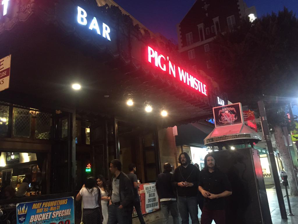 RustyBryce's tweet image. Warming up at Pig &apos;N Whistle.
#pignwhistle #portraitonfire #rustybryce #