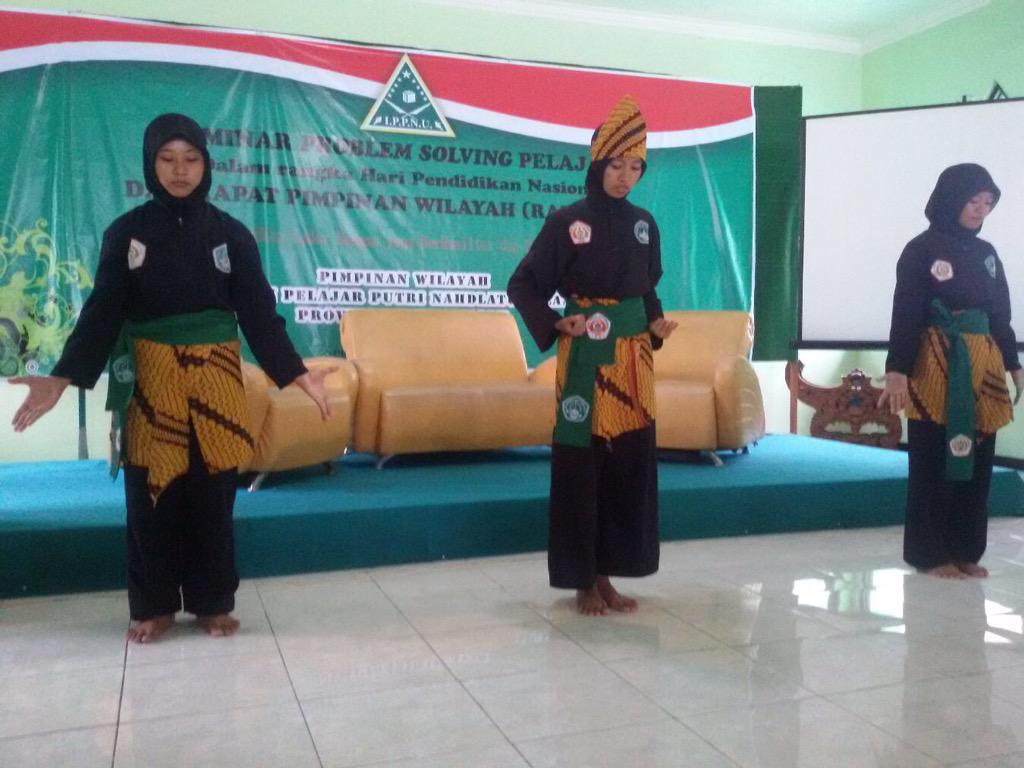 nu_online's tweet photo. "@PagarNusa_NU: Performance Pencak Silat NU Pagar Nusa di acara IPPNU... http://t.co/R7toqZsRYi"