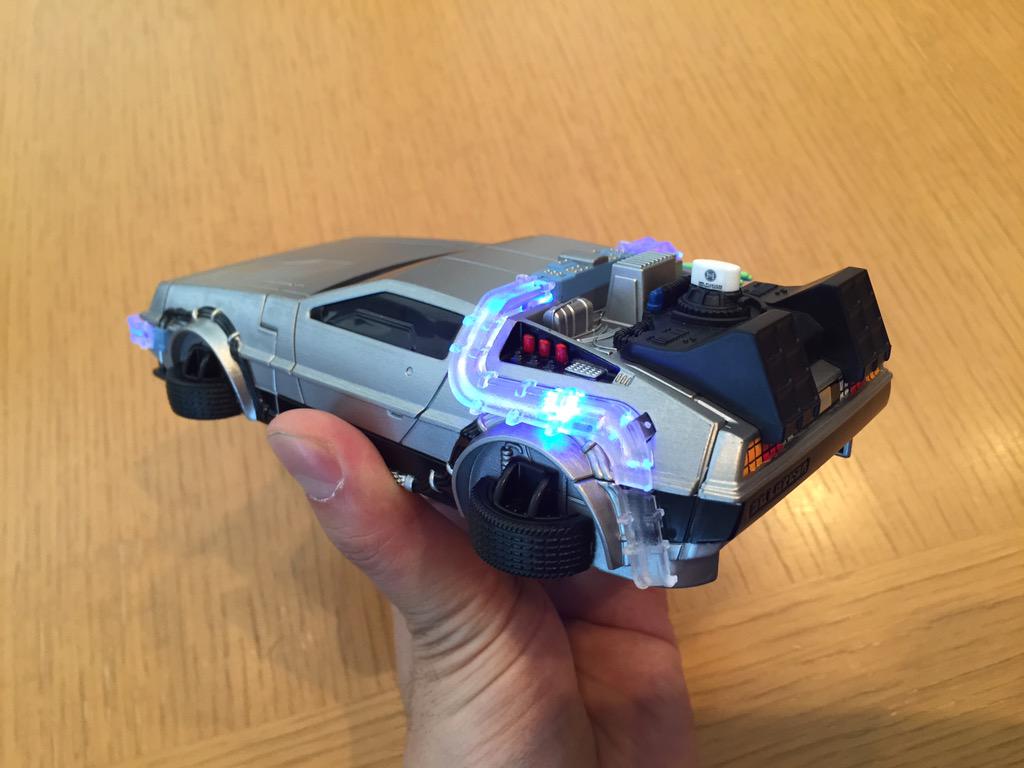 arimura_kon's tweet photo. DELOREAN iPhone6case!ライト点灯&着信でフロントライトも点灯。バンダイから
#DeLorean #iPhone #デロリアン #bandai #バンダイ #backtothefuture #crazycase http://t.co/yhWpsMNG9F
