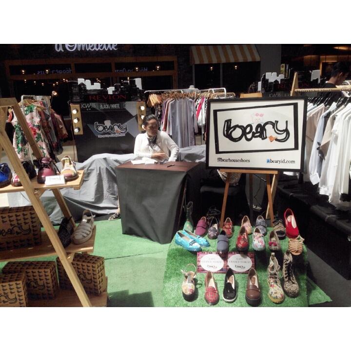 kotakasablanka's tweet photo. Visit @bearhouseshoes at #JCW2015 Exhibition by more than 80's Int'l & local Designers @kotakasablanka http://t.co/6nkZnaFWVj