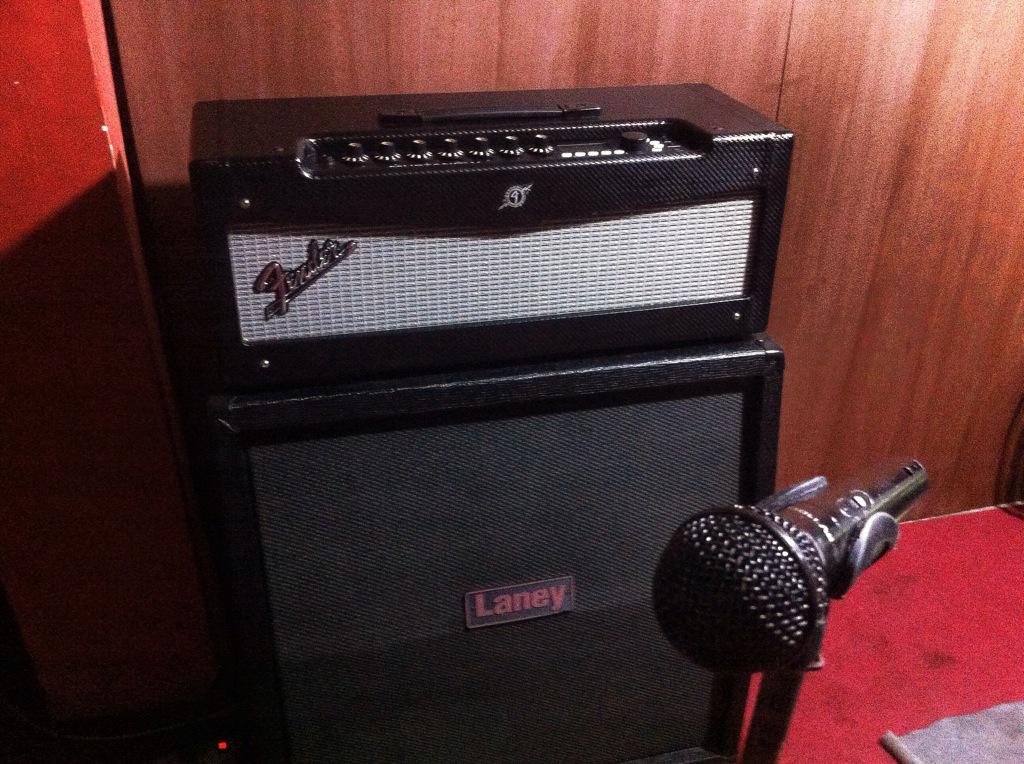 BandSpace_SD's tweet photo. #Fender #Mustang #Peavey #BandSpace Sala de Ensayos http://t.co/nGDdlxIz0u
