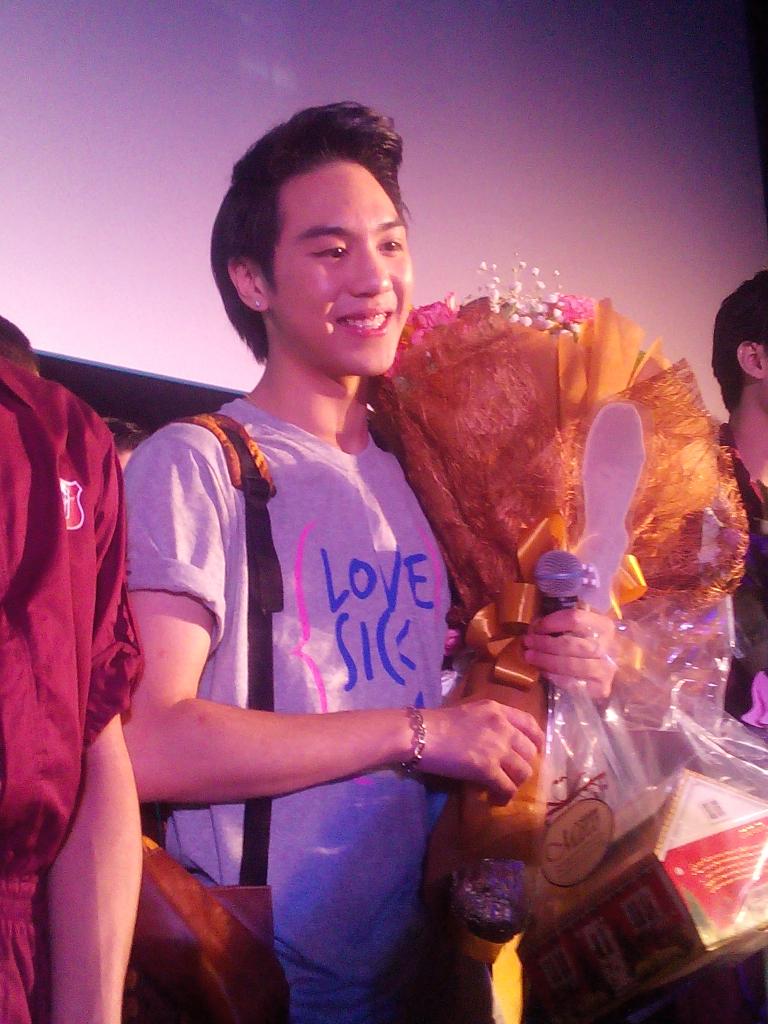 moou_ning's tweet photo. วว ยิ้มโคตรน่ารัก 😍😍 #lovesicktheseries
#lovesickseason2 #lovesickthereality http://t.co/kc72sRnoaY