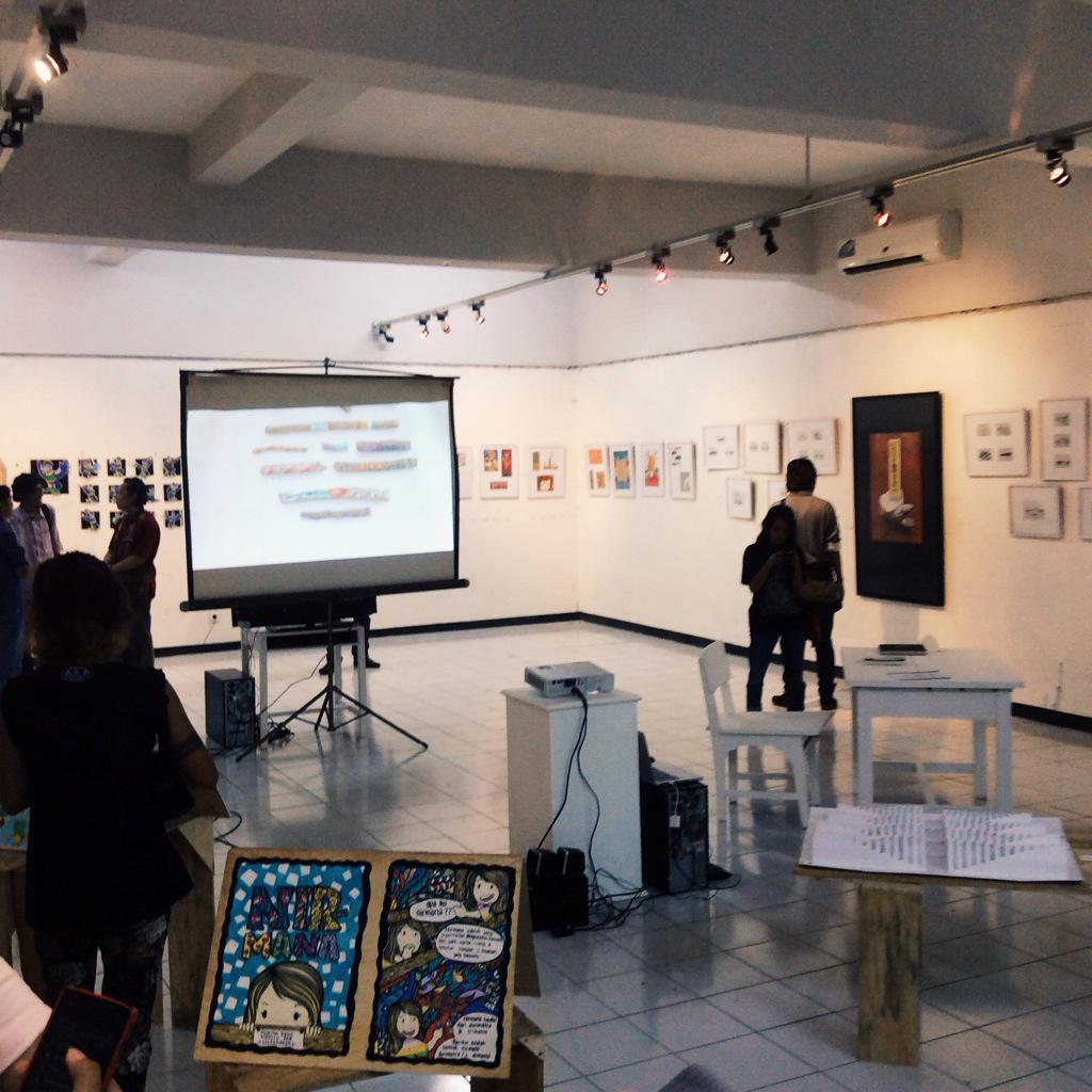 titik_api's tweet photo. Lipitan pameran tribute to pak Sadjiman!!! http://t.co/875ln3V2nK