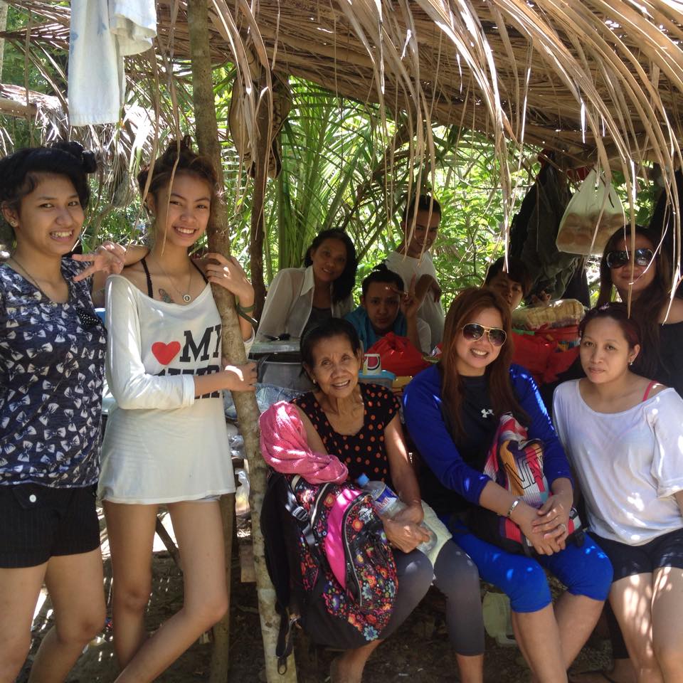 MaeBobadillaMC's tweet photo. Yesterday with the tanders! 😂👌👙☀ #DaranakFalls #Marksbday http://t.co/XIacTAHUQE