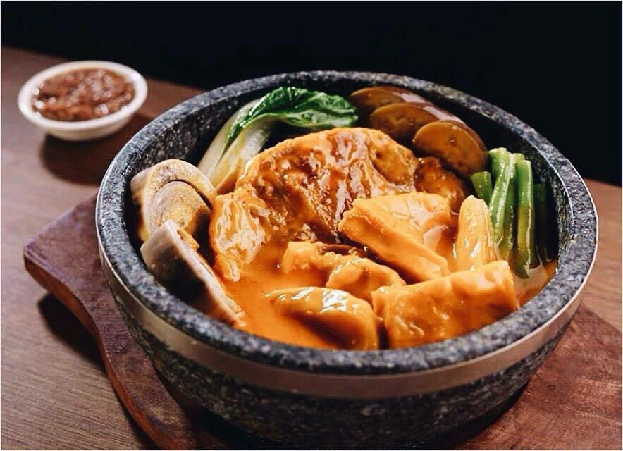 Lunch described in one word: Kare-kare. #SiklabPh #pinoyfood #delish
