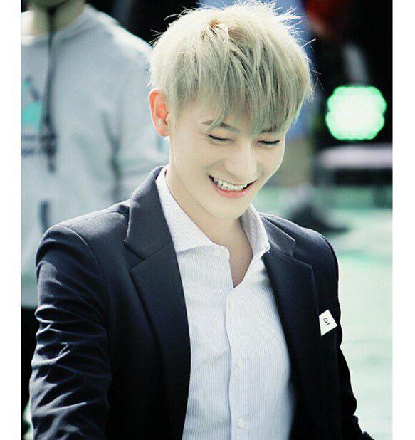 Happy birthday uri baby panda Huang Zitao  get well rly soon, pls stay with us. Love you  