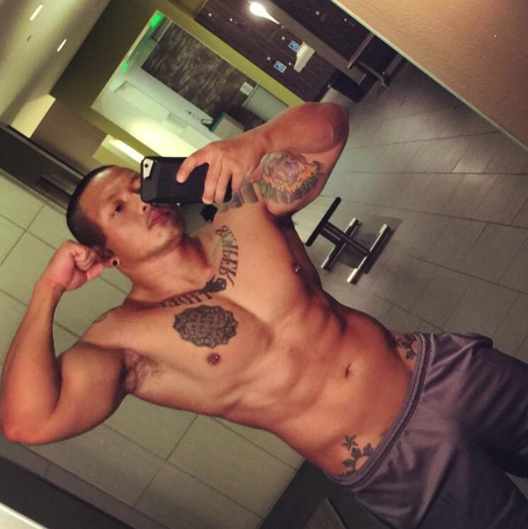 ThePinoyMan's tweet photo. Wannahitthebeach! #semfi #marines http://t.co/hVwvBdpDlL