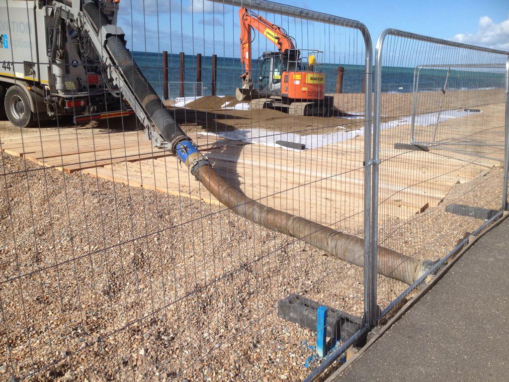 i360_brighton's tweet photo. Check out @brightonargus webcam to see the shingle being sucked from the basement to the beach. http://t.co/lIJ241QW93