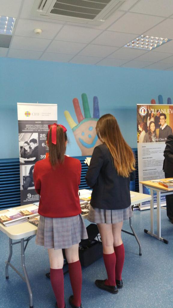 Alumnos_USPCEU's tweet photo. Estamos en la Feria del colegio Santa María la Blanca-Montecarmelo http://t.co/jznYkOntqU