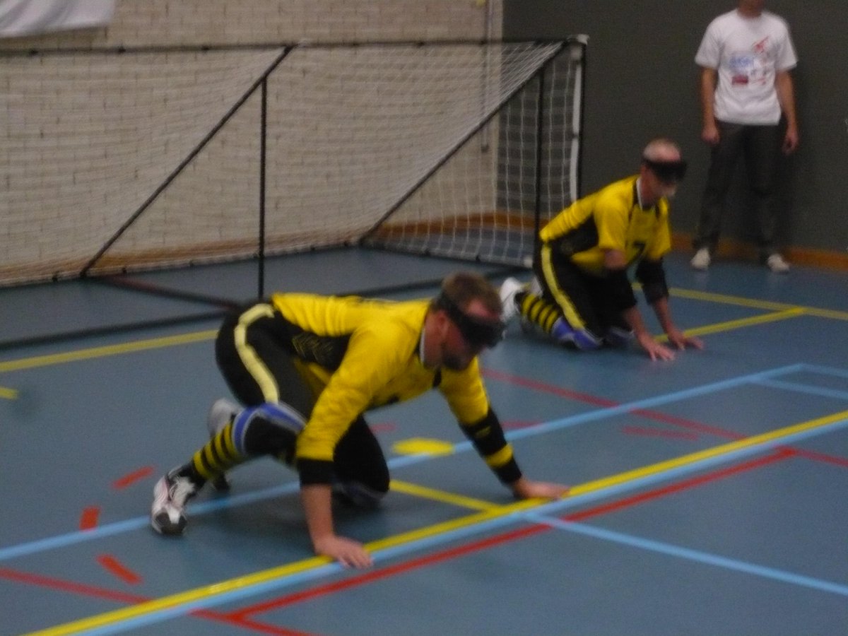 Haag_88's tweet photo. Blinden en slechtzienden kunnen ook goalball spelen.
kijk op http://t.co/PcCstrIvmI http://t.co/B3q4cpKi5F