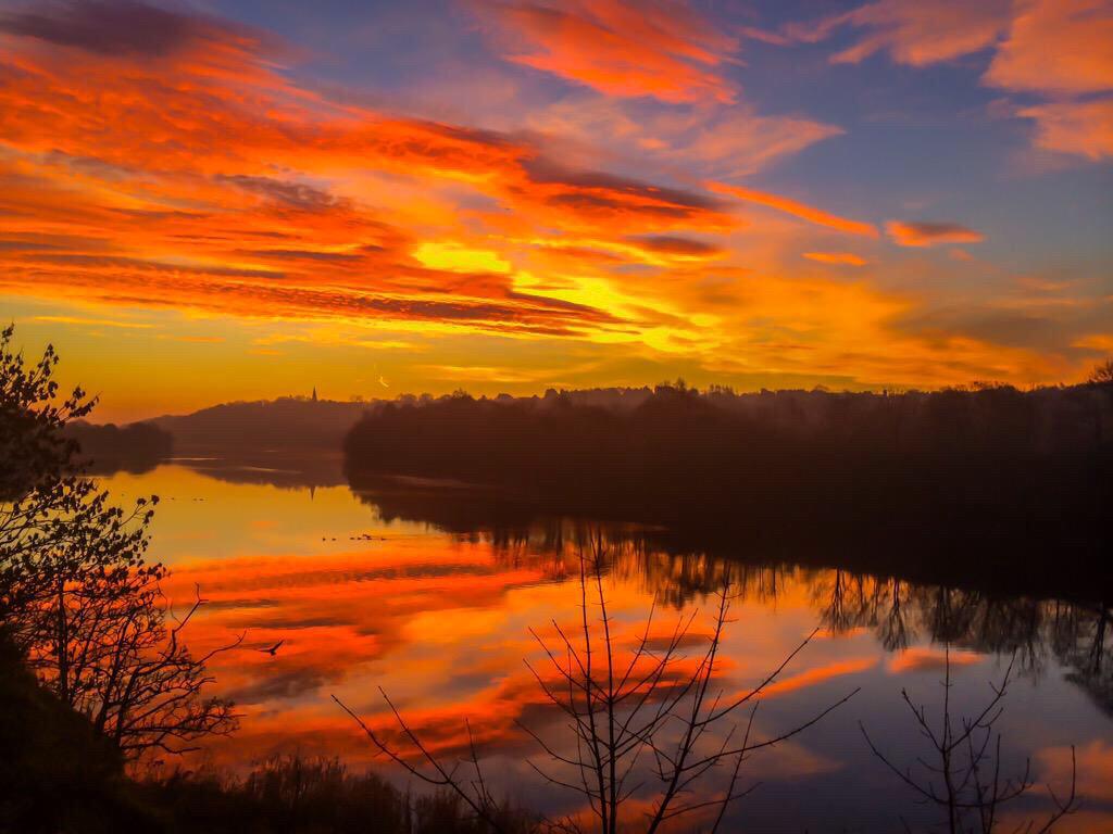 GraemePeacock1's tweet photo. Just your everyday #RiverTyne  #Northumberland dawn with Mother Nature showing off @VisitBritain @VisitNland http://t.co/OJrkueg4Px