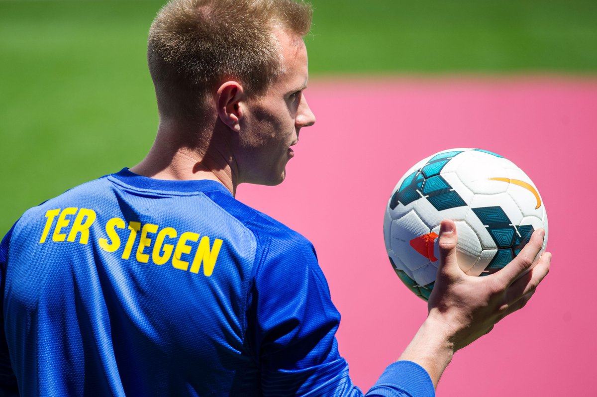ChampionsLeague's tweet photo. Happy birthday, @FCBarcelona's #UCL No1 Marc-André ter Stegen! http://t.co/0Ln7irTdN7