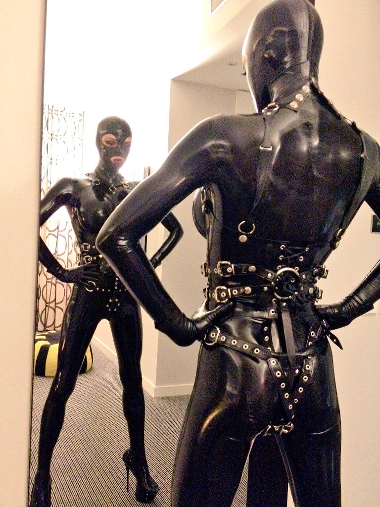KylieMarilyn's tweet photo. @gailpurslow thank you. That's really sweet! 💝🌸 I guess that means more #latex and #heavyrubber for you then. xoxo KM http://t.co/hMRs8yV1B0