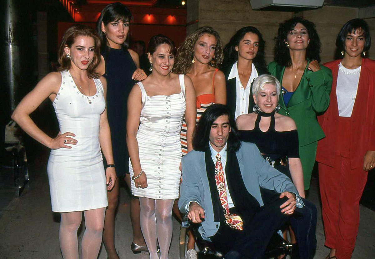 RemediosMalaga's tweet photo. #FelizJueves y este #TBT con #PenelopeCruz @crishigueras @loles_leon #ÁngelAntonioHerrera #Virtudes #IsabelSerrano http://t.co/q7wkepYefb