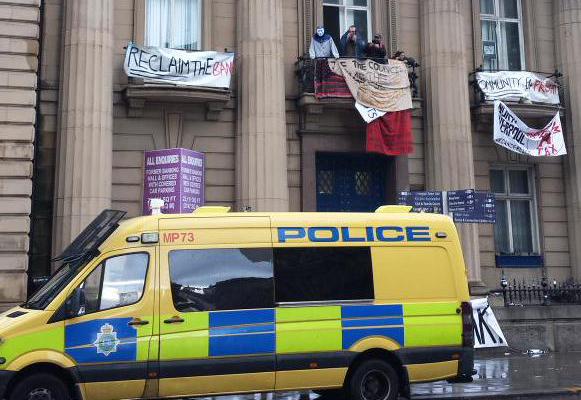 LivEchonews's tweet photo. Love Activists remain inside Liverpool Bank of England building despite court order http://t.co/WcQu6oHsQX http://t.co/9MZmTAfjpB
