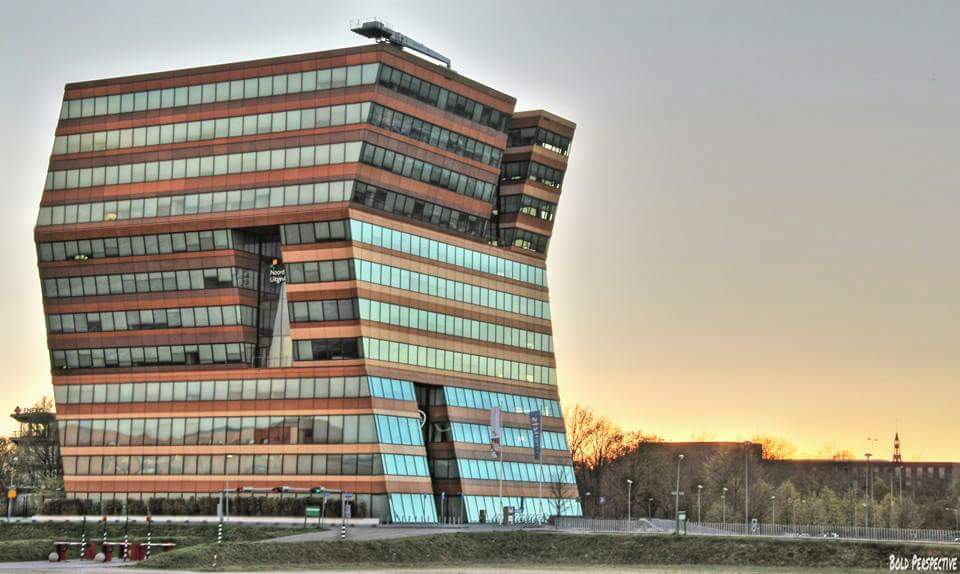 Joram_Krol's tweet photo. #menzis gebouw tijdens een warme zonsondergang in het mooie #groningen. #boldperspective . http://t.co/QE0mf2NJ9w