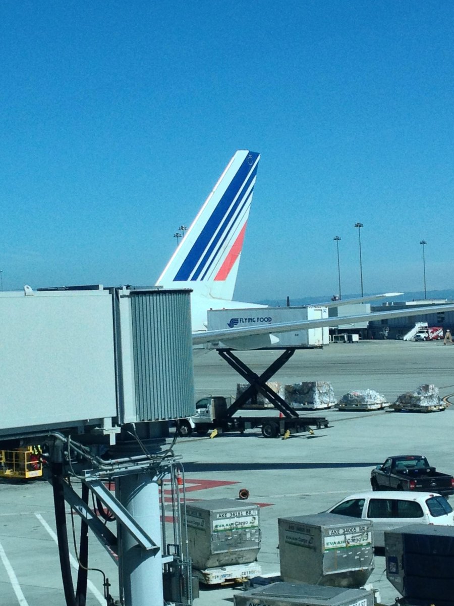 TennesseeReed's tweet photo. @airfrance Flight #83 SFO-CDG. http://t.co/RDccZWKsIq