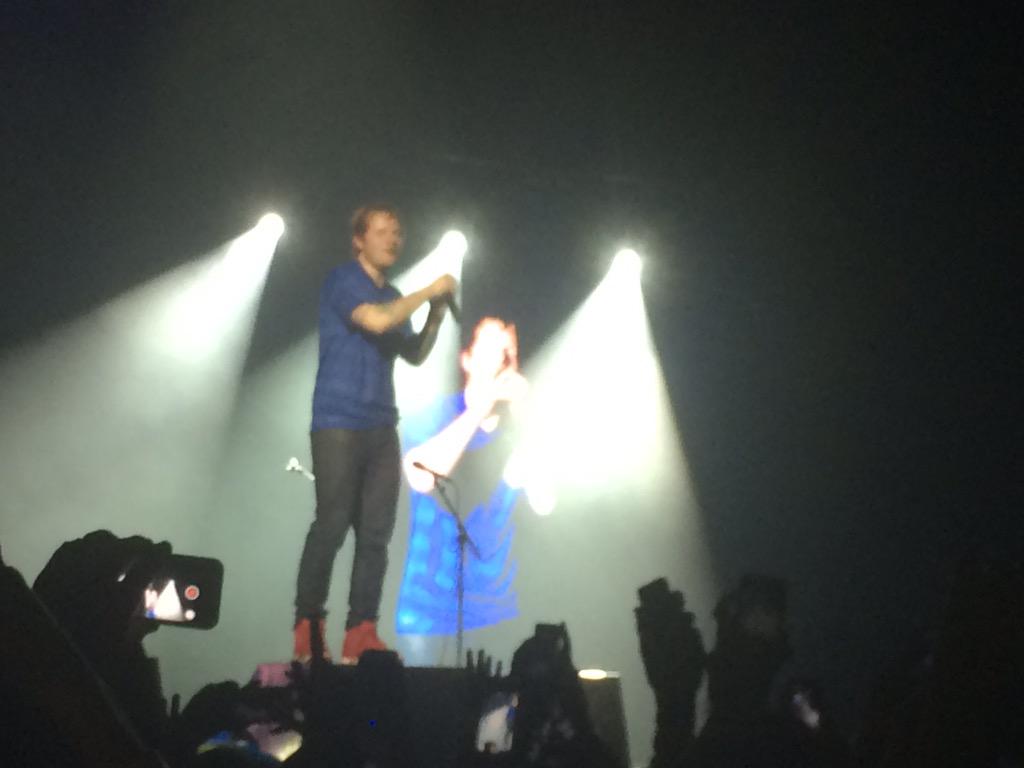 belmdiaas's tweet photo. MELHOR SHOW DA MINHA VIDAAAA http://t.co/M9aT6aQ52x