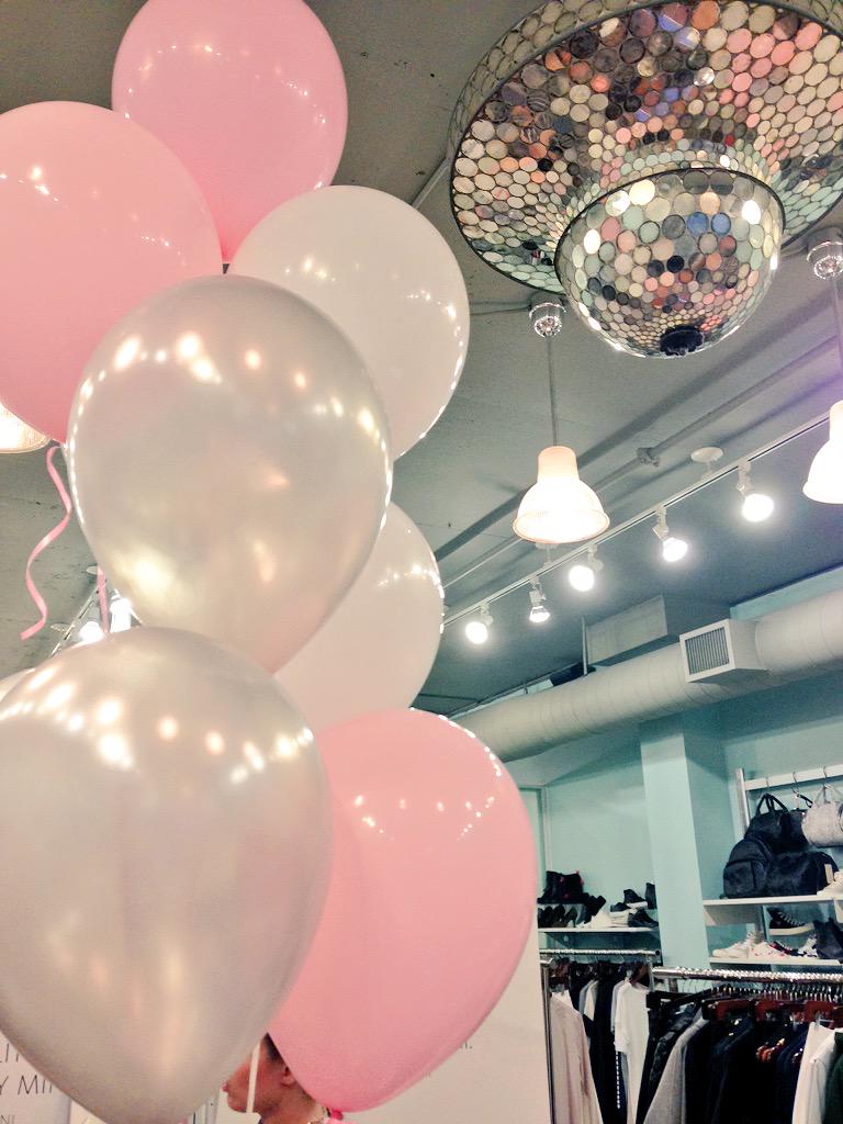 yearsinbtween's tweet image. Thank you @modern_mama @BabyBjornCA @LBCVan and @gravitypope for a great night! #eatsleepplay