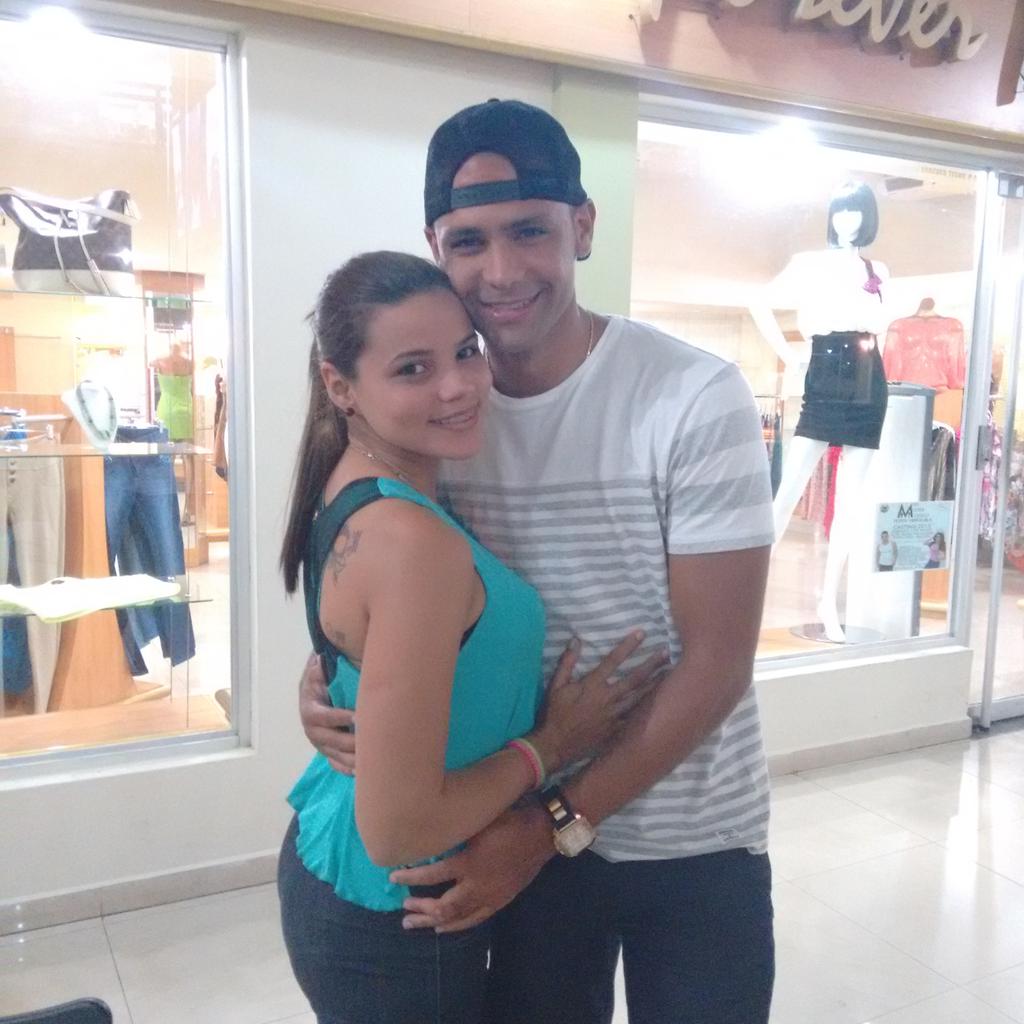 yeniinavas's tweet photo. Bellos <3 hermosa persona miles de exito http://t.co/VChzREtTcb