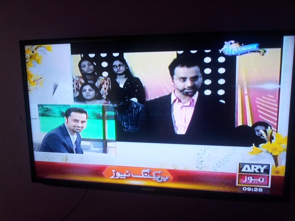 KiranLodhiKL's tweet photo. @WaseemBadami live on #AryNews.
Cute #Adain😸 cute #Batein😺 cute #Tanz😻
WB apki tw bt hi alag h...
Badami'sProudFan 😘 http://t.co/1J8PyUQ56A