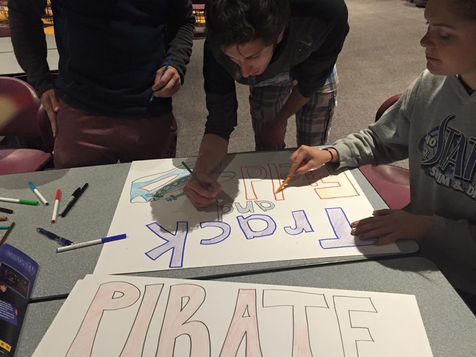 WhitworthSAAC's tweet photo. Some of our athletes hard at work getting ready for Pirate Day tomorrow at Holmes Elementary! http://t.co/GX3xSjZnjT
