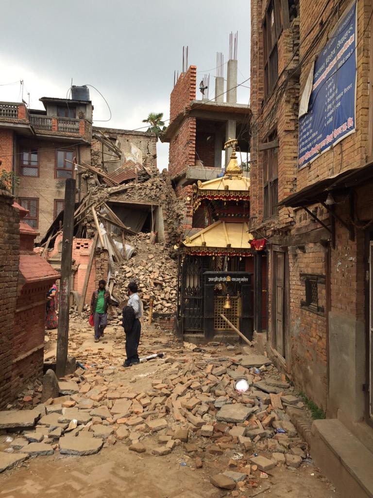 SkyYaldaHakim's tweet photo. Lives lost, homes destroyed, task of rebuilding this already impoverished country will be enormous #NepalEarthquake http://t.co/K6SQ7lxiHc