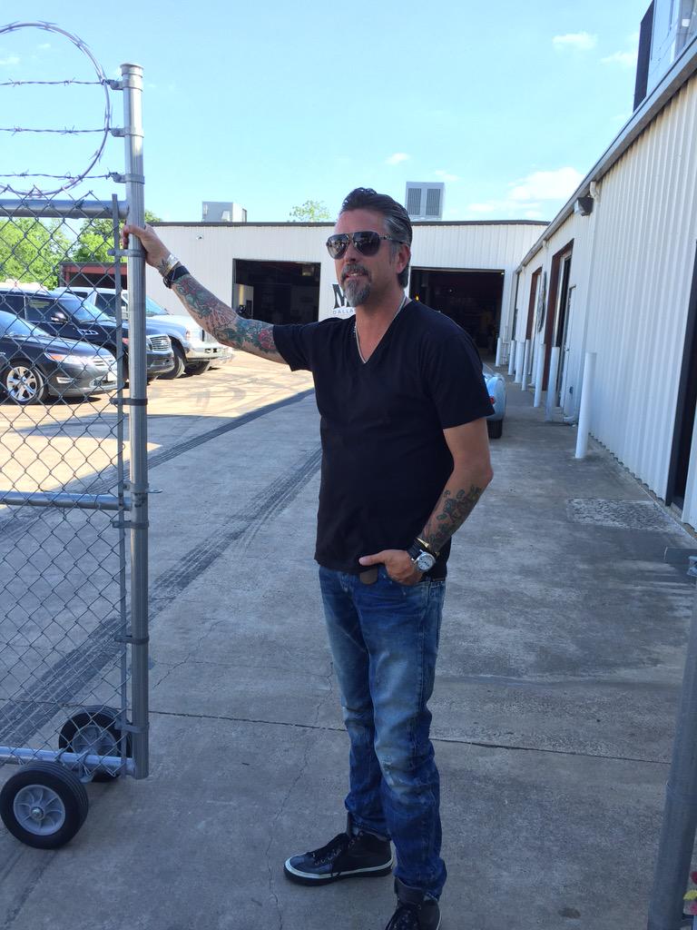 itz__manny's tweet photo. @GasMonkeyGarage @RRRawlings Look at this Bad Ass!!!! http://t.co/FVF0c5Lvkp