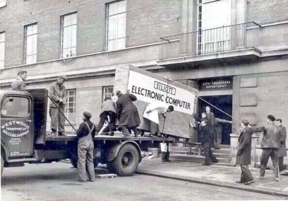 gramercypark's tweet photo. 1957: 13 men deliver a computer.

2017: 1 person may wear 13 computing devices. 

#IoT #InternetOfThings @ValaAfshar http://t.co/lryGORL8wS