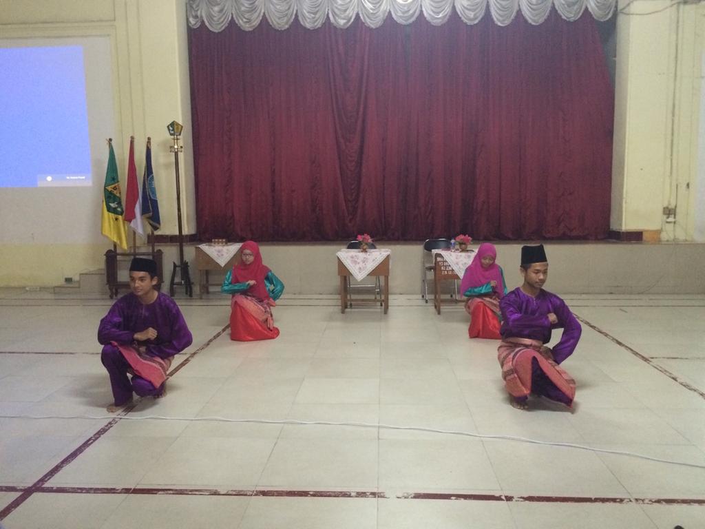 SMAN 1 Surabaya tweet media