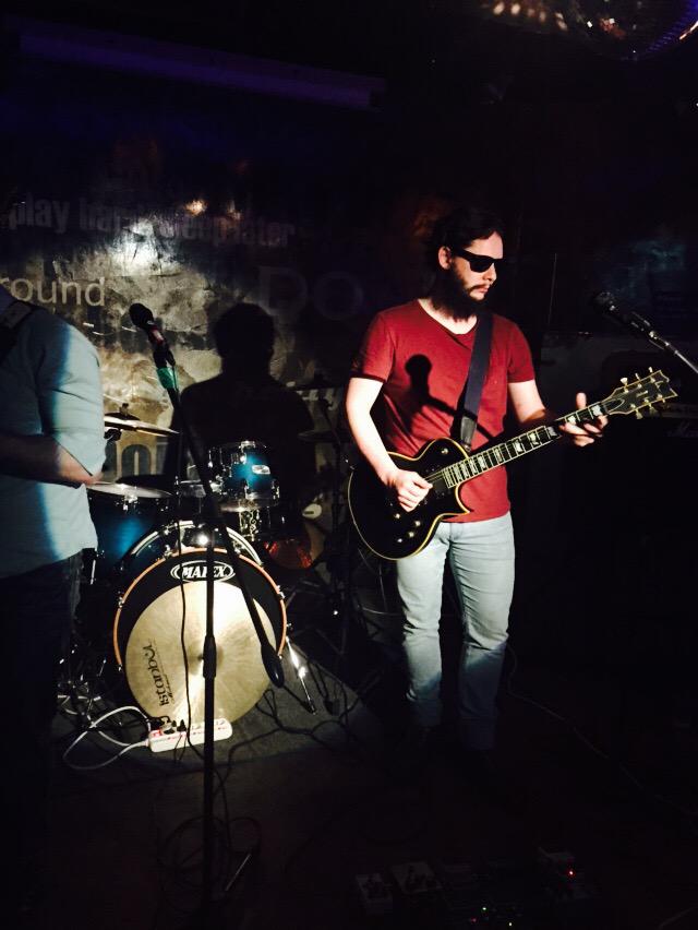 bass_suite's tweet photo. @Decader_Music your stupid face http://t.co/AeYEhzZhqc
