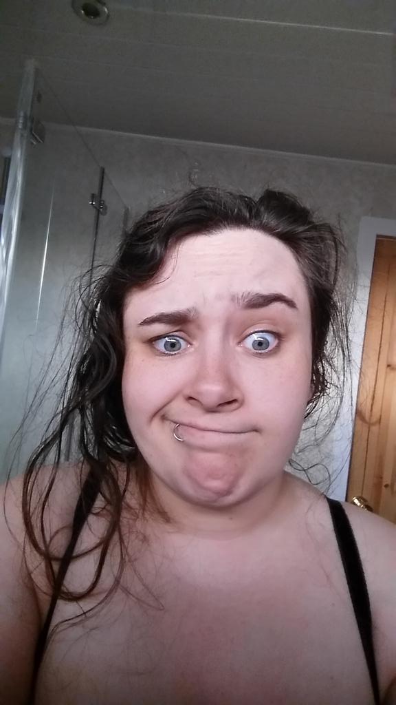 kerz_v's tweet photo. Silly selfies with bed hair. #100happydays http://t.co/2sibVfW88B