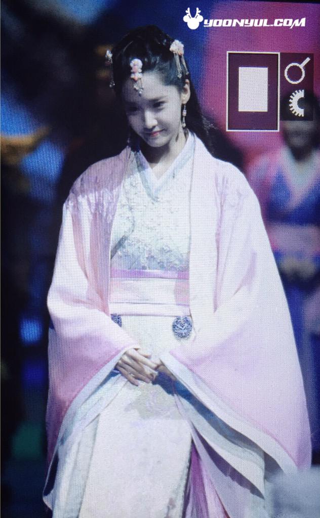 [PIC][30-04-2015]YoonA tham dự buổi họp báo ra mắt bộ phim Trung Quốc đầu tay của cô - "God of War Zhao Yun" vào trưa nay CD0e1TDUMAE9bIl