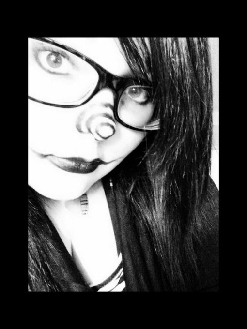 The one, the only Laughing Jack in a box... Well, Laughing Jill if you don't mind~ JL gender-bent #CreepyPastaCosplay<a href="/tag/creepypastacosplay"class="tags"><span>#creepypastacosplay</span></a>