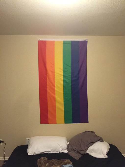 And thanks for the pride flag @Dannnn89! :) http://t.co/5lpwb2Ea7C