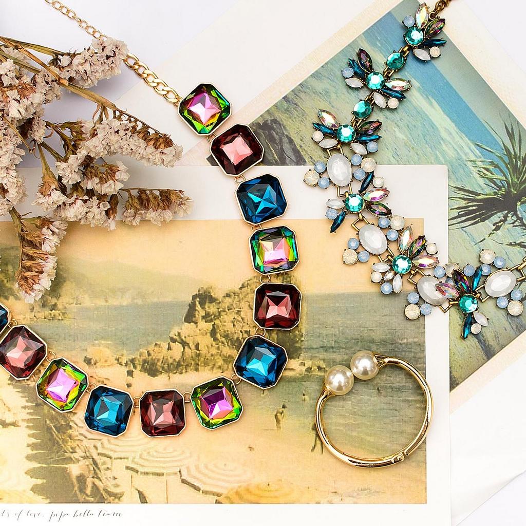 pipabella's tweet photo. Who is up for a good ol' beach side margarita?🍹
Weee are!🙌
#LongWeekendAwaits #BeachSide #BaubleWave #Necklaces http://t.co/vp5guUYp9O