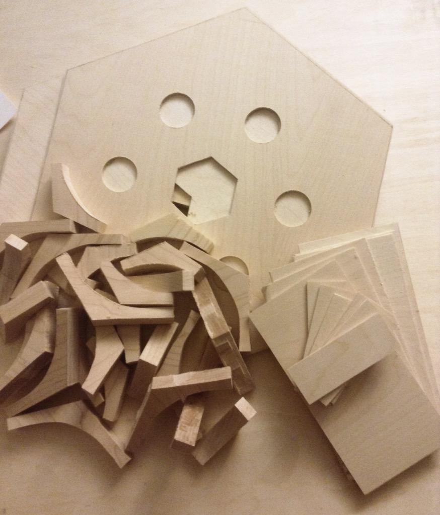 BarbMakesThings's tweet photo. chop chop! #CNC #ScrollSaw #DrillPress #Hexachord http://t.co/4JxuOMA0RM