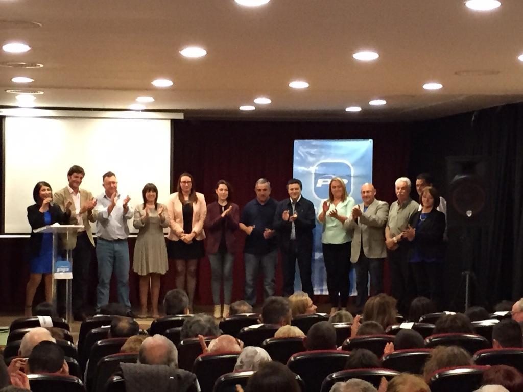 NNGGAlgeciras's tweet photo. Anoche acompañamos a @NNGGJimenaFra y Guillermo Ruiz en la Presentación de su Candidatura. A seguir mejorando Jimena! http://t.co/fHdxOlsRip