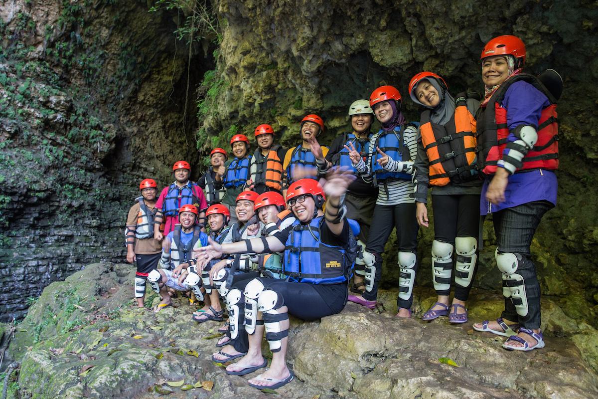 LiburanJogja's tweet photo. ▸ Group Outing #BSIgroup #LiburanJogja 10-12 April 2015 ~ #Kalisuci » http://t.co/4ymrQHqGV9