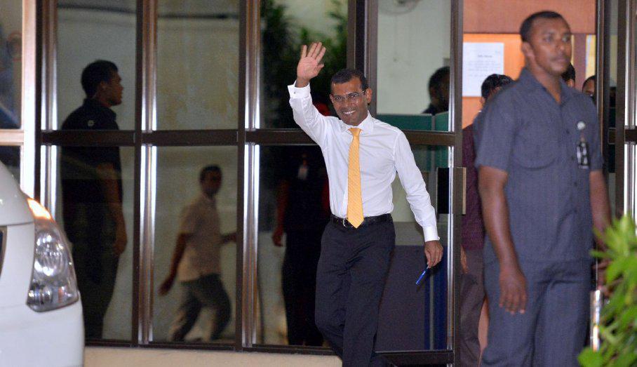 haveeru's tweet photo. Nasheed hunnavany insaanunnah ekasheegenvaa thanehga eh noon: Nasheed ge office http://t.co/7eIDQy5y3k http://t.co/pzurpTERRV