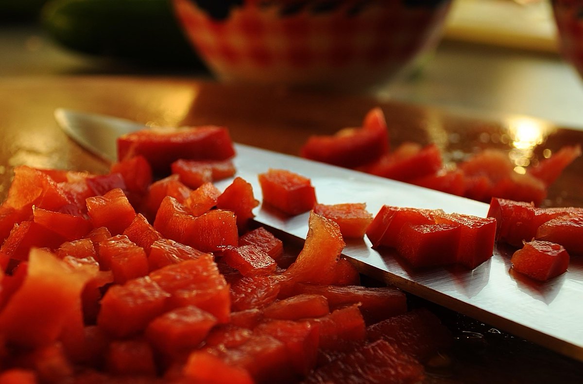 ModernKitchApps's tweet photo. A good knife is critical #modernkitchen #kitchenstuff #kitchenthings http://t.co/GmN4RNyQxb