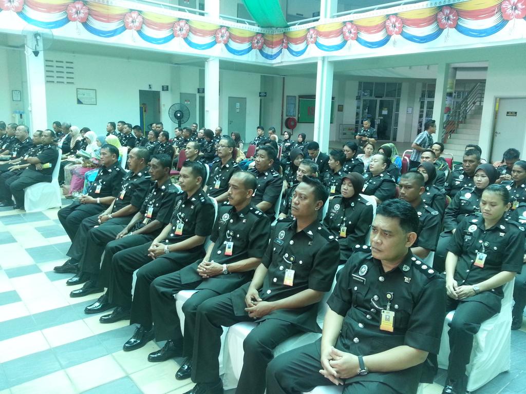 penjaramalaysia's tweet photo. Mjlis Pnganugerahan Pingat Ketua Pengarah Penjara Peringkat Negeri Sabah @KPPenjara @alnassif @ariffinmahkota http://t.co/Zza6A72ckf