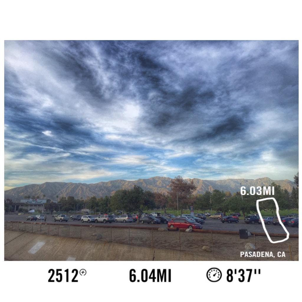 nathaliepointu's tweet photo. #RunWithMona took us to Pasadena this week! #TutuOptional #RoseBowl @_BlacklistLA @NIGHTTERRORSRUN #TeamCruda http://t.co/2vOfJKJfoC