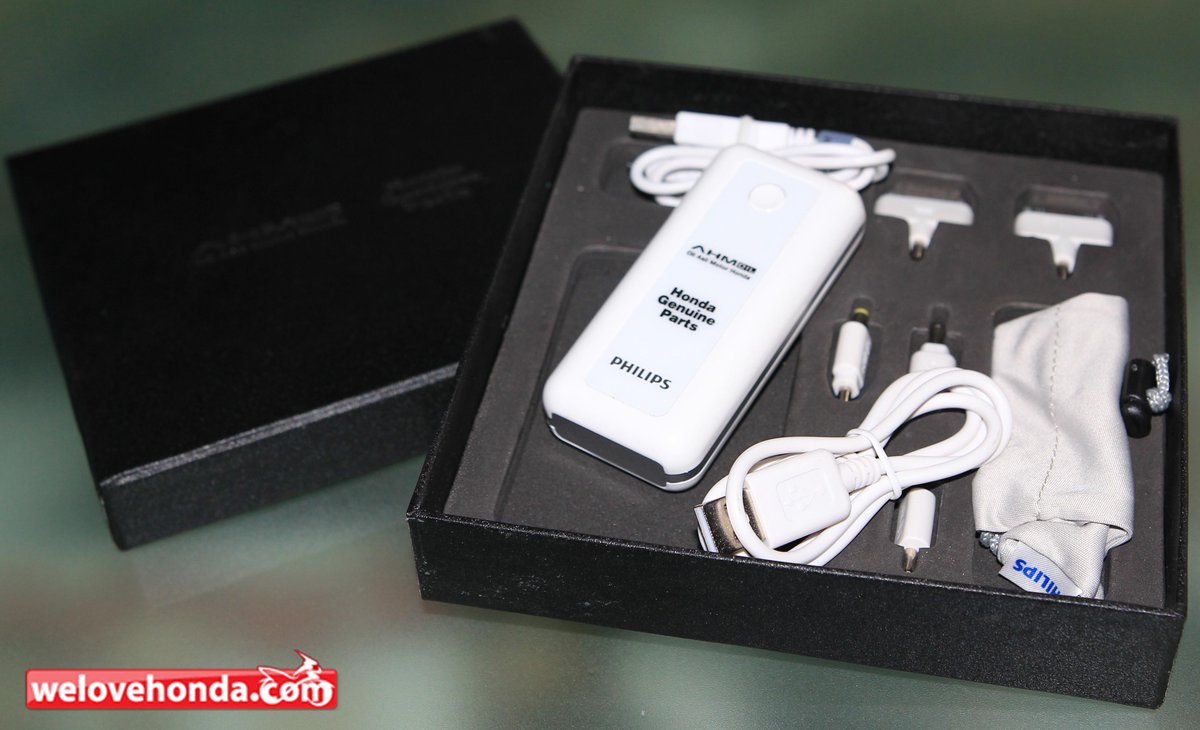 welovehonda's tweet photo. Brosis perlu power bank? Kita mau bagi-bagi power bank eksklusif HGP! Pantengin TL &amp; RT dulu dong! :D  #WeloveAkiHGP http://t.co/ELugVUcE3Y