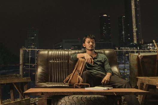 MOVIE REVIEW: Bulan di Atas Kuburan, Ibukota Masih Kejam kplg.co/Dau8 <a href="/BDAK_Film/">BulandiAtasKuburan</a> <a href="/dirmawanhatta/">dirmawan hatta</a>