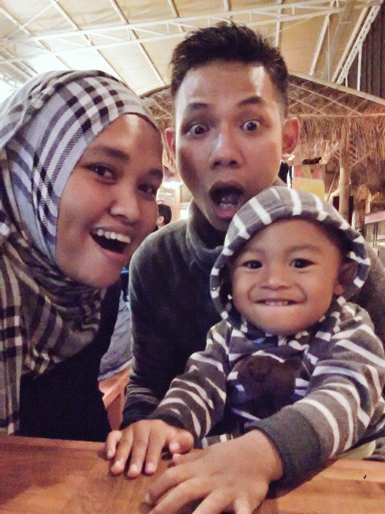 Aprie_Mpie's tweet photo. @EatRepublicID sebelum makanannya dateng kita selfie dlu #eatrepublic #latepost http://t.co/wLrxrUJ3xY