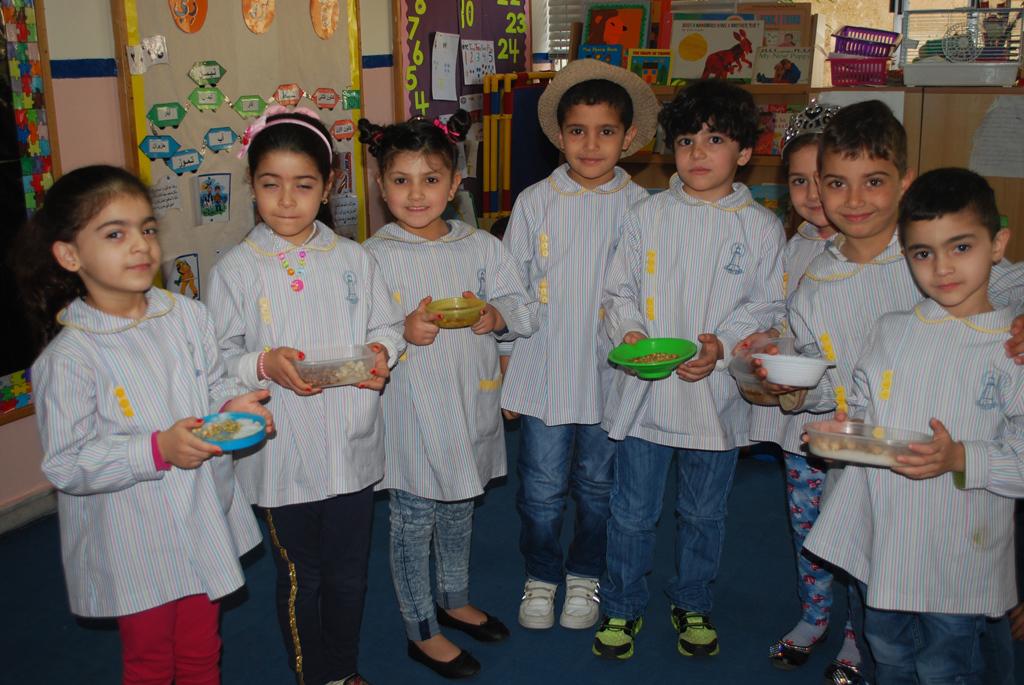 makdawhaschool's tweet photo. #KG3 #plantingtools and different kind of #seeds http://t.co/Btq7afs6lC