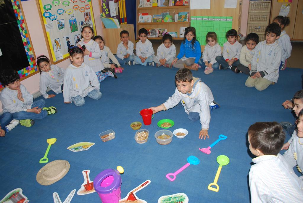 makdawhaschool's tweet photo. #KG3 #plantingtools and different kind of #seeds http://t.co/Btq7afs6lC
